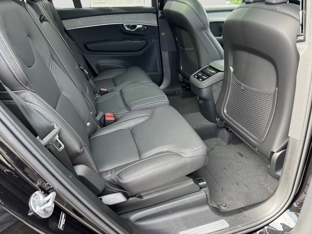 2026 Volvo - image 8