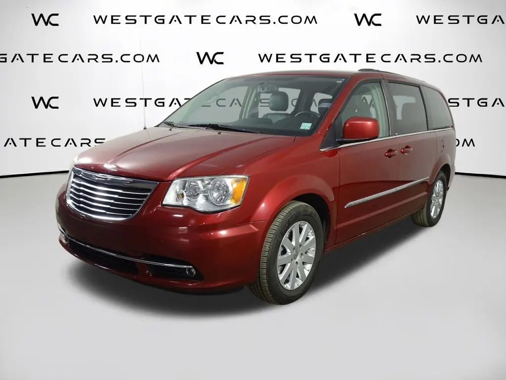 2014 Chrysler Town & Country Touring's photo