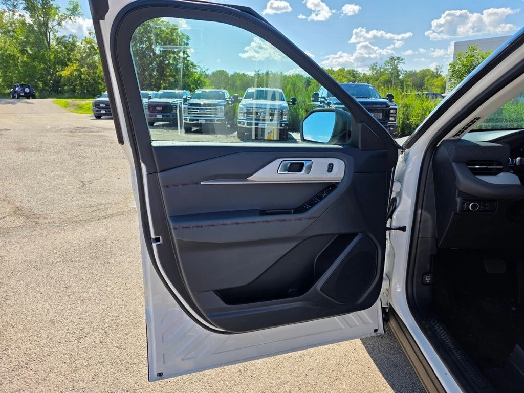 2025 Ford Explorer Active - Photo 12