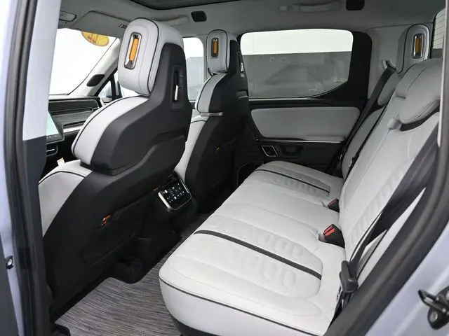 2022 Rivian R1T Adventure photo 10
