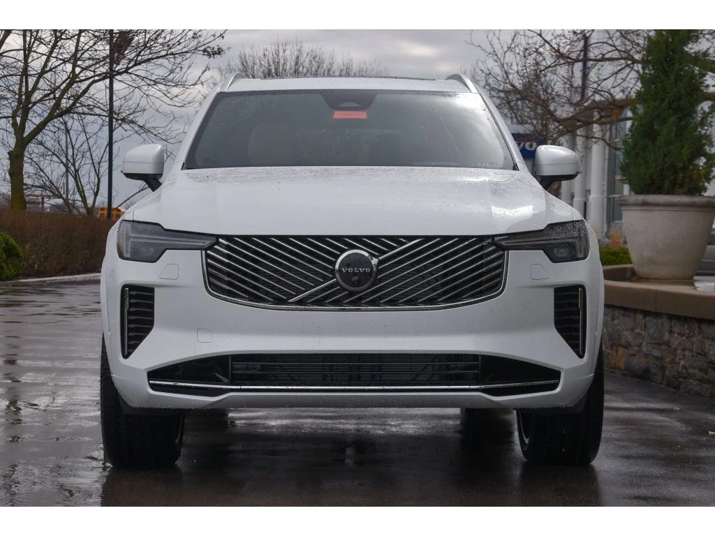 2026 Volvo - image 9