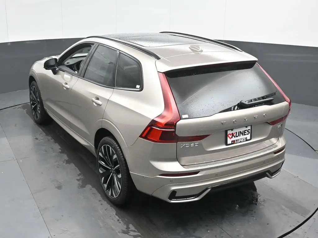 2026 Volvo - image 38
