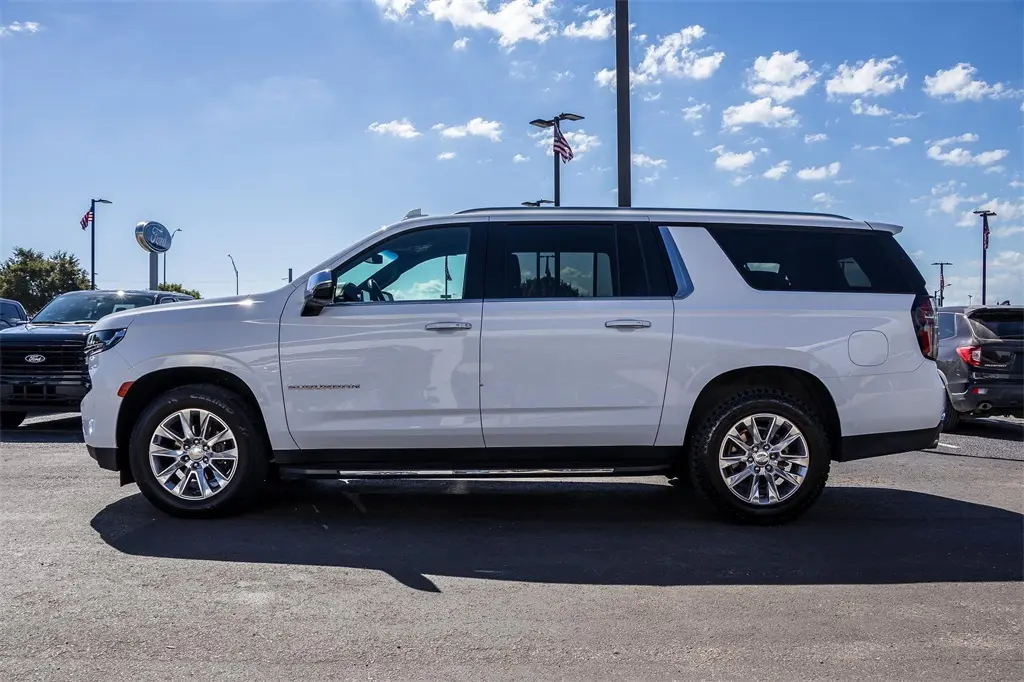 2023 Chevrolet Suburban Premier photo 4