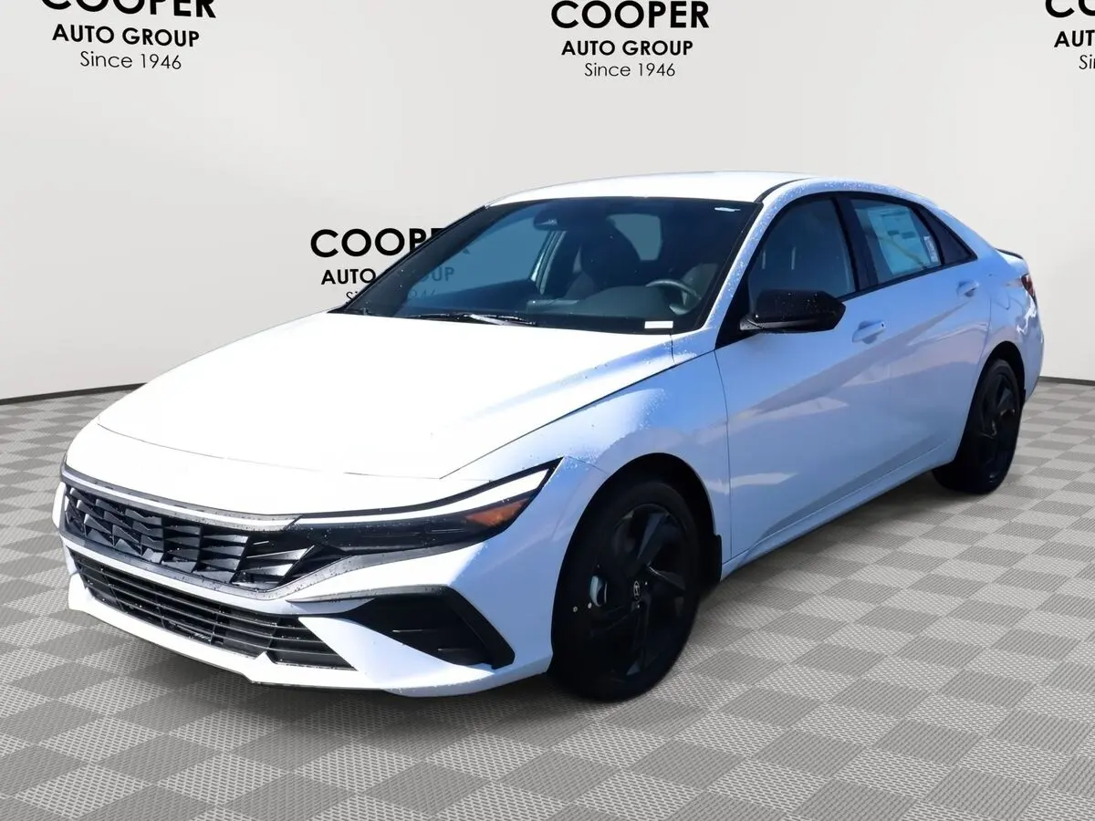 2026 Hyundai Elantra SEL Sport photo 3