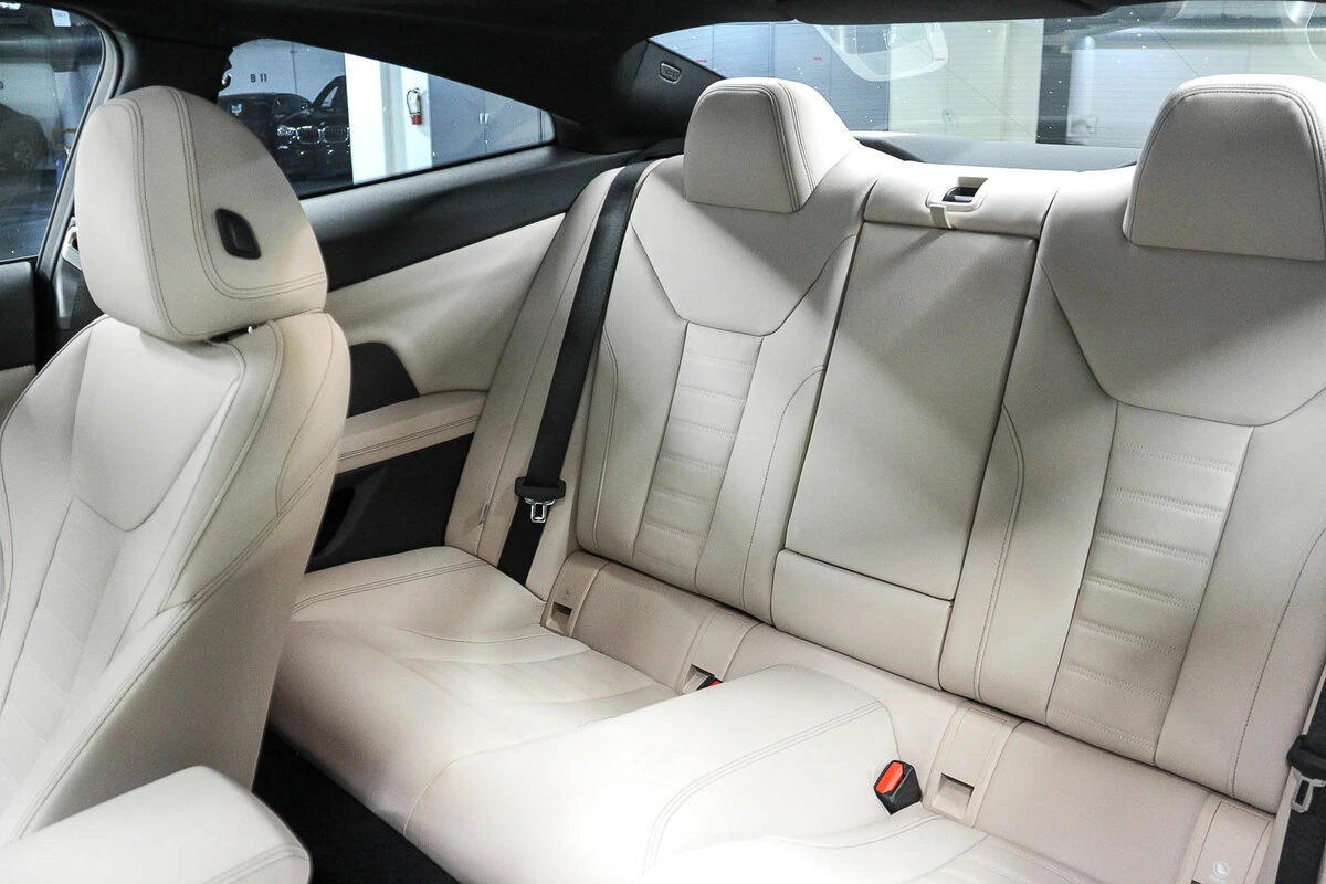 2026 BMW 4 Series M440i - Photo 17