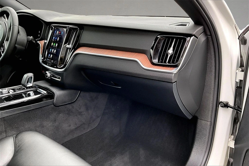 2023 Volvo - image 26