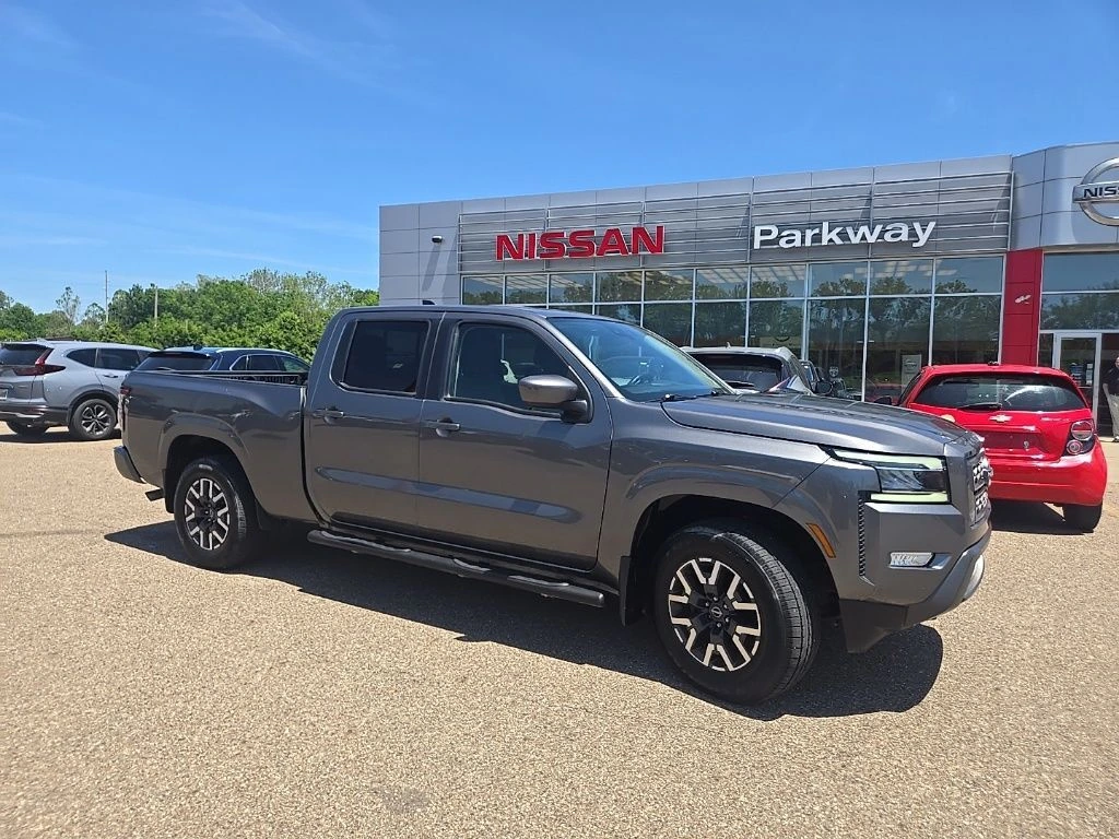 2022 Nissan Frontier SV Crew Cab 4X4 LWB's photo