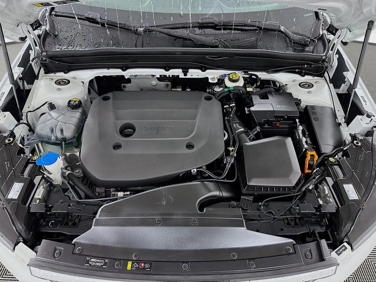 2023 Volvo - image 31