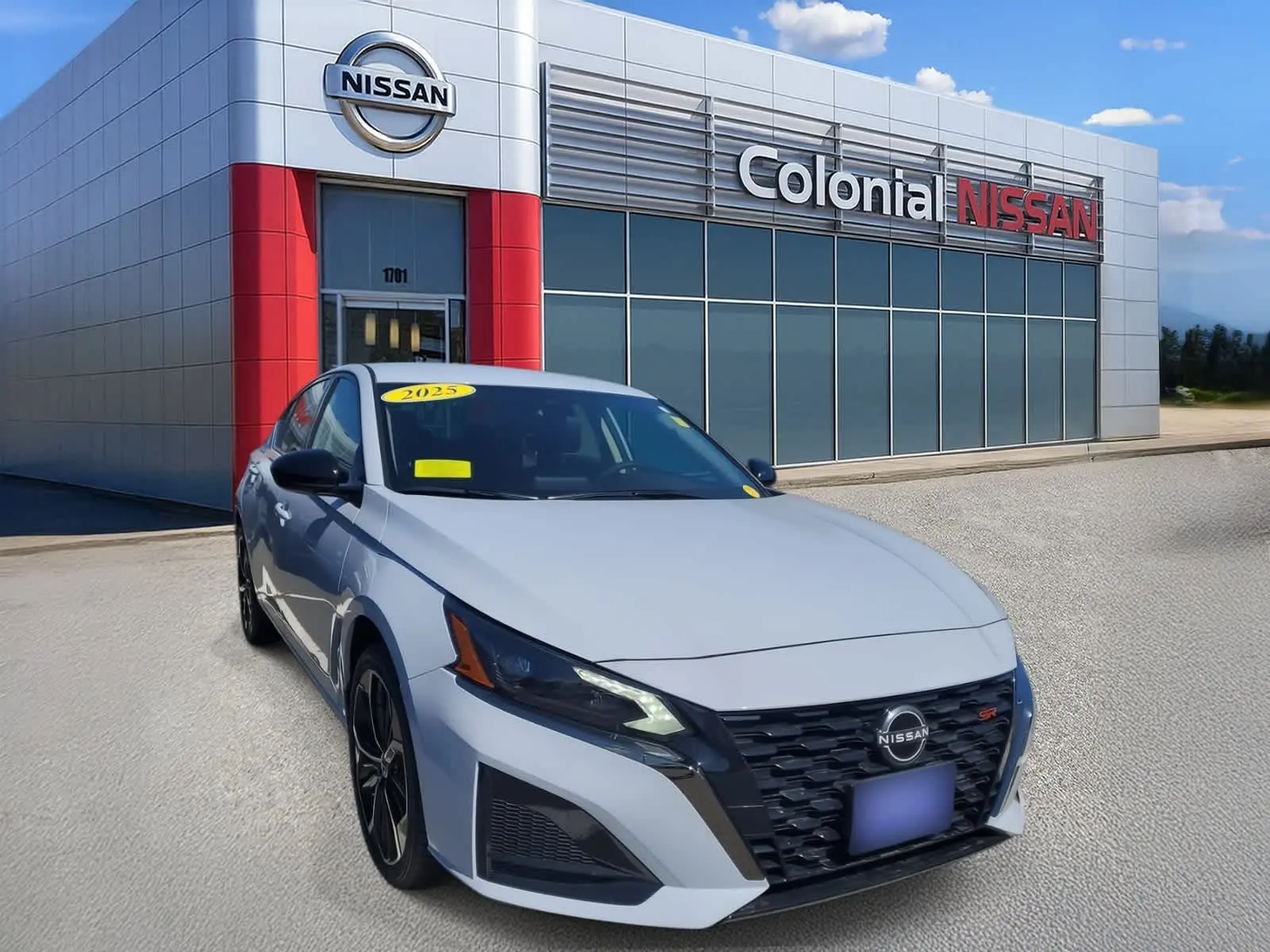 2025 Nissan Altima SR photo 2