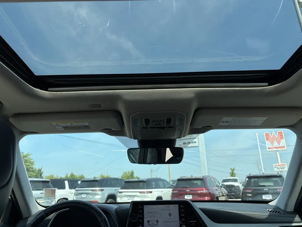 2022 Toyota Highlander Hybrid XLE photo 12