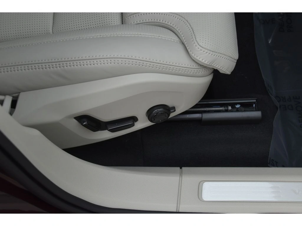 2026 Volvo - image 28