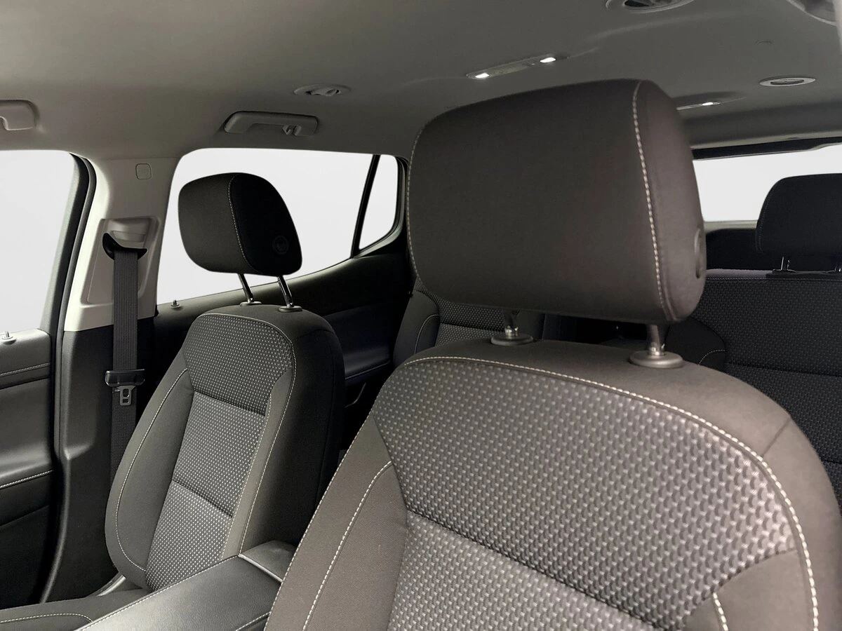 2023 GMC Acadia SLE - Photo 9