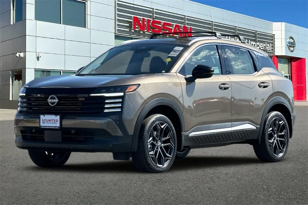 2026 Nissan Kicks SR photo 7