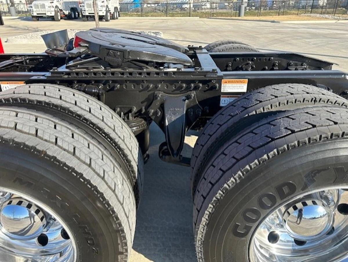 2025 Freightliner Cascadia - image 10