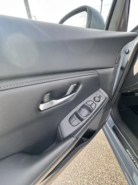 2025 Nissan Sentra SV photo 22