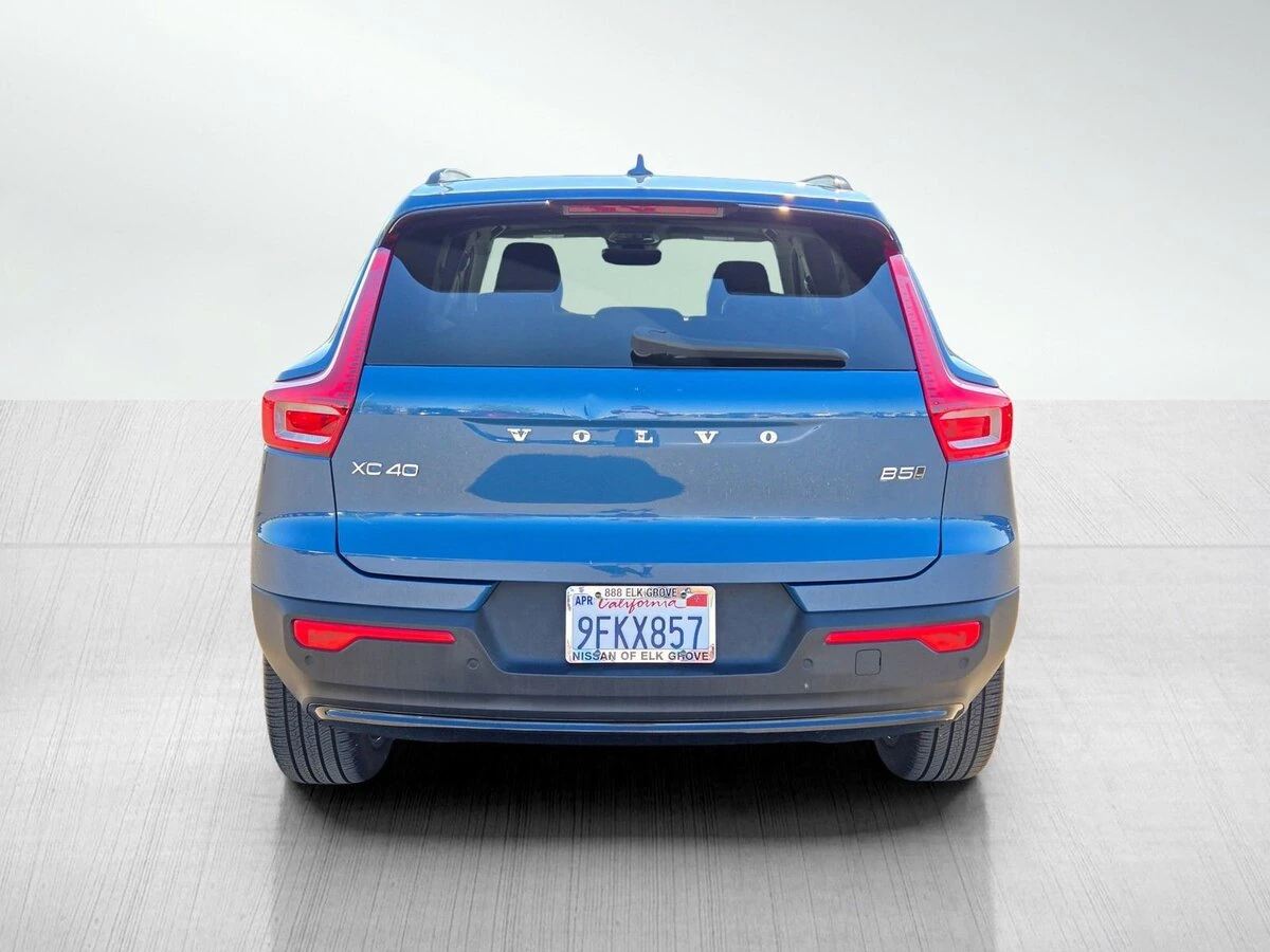 2023 Volvo - image 5