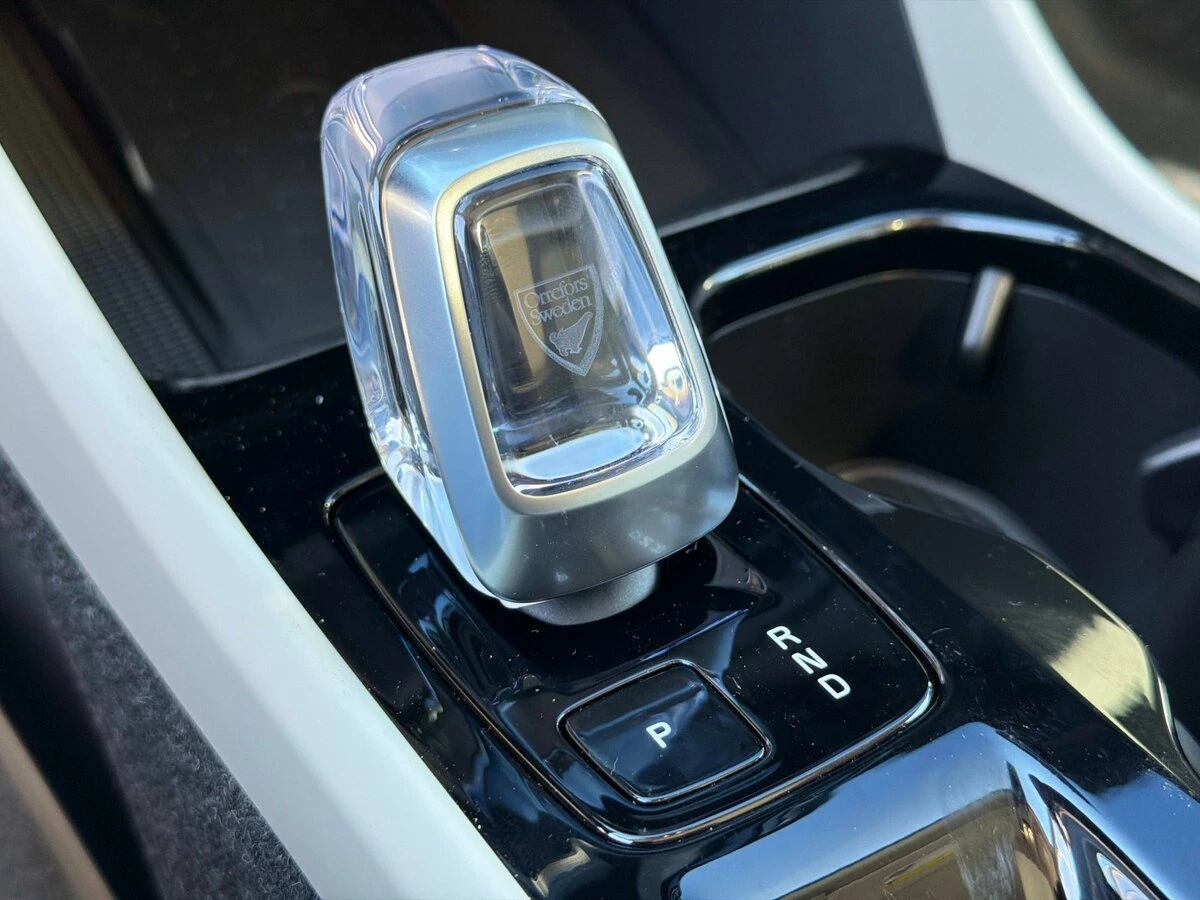 2026 Volvo - image 25