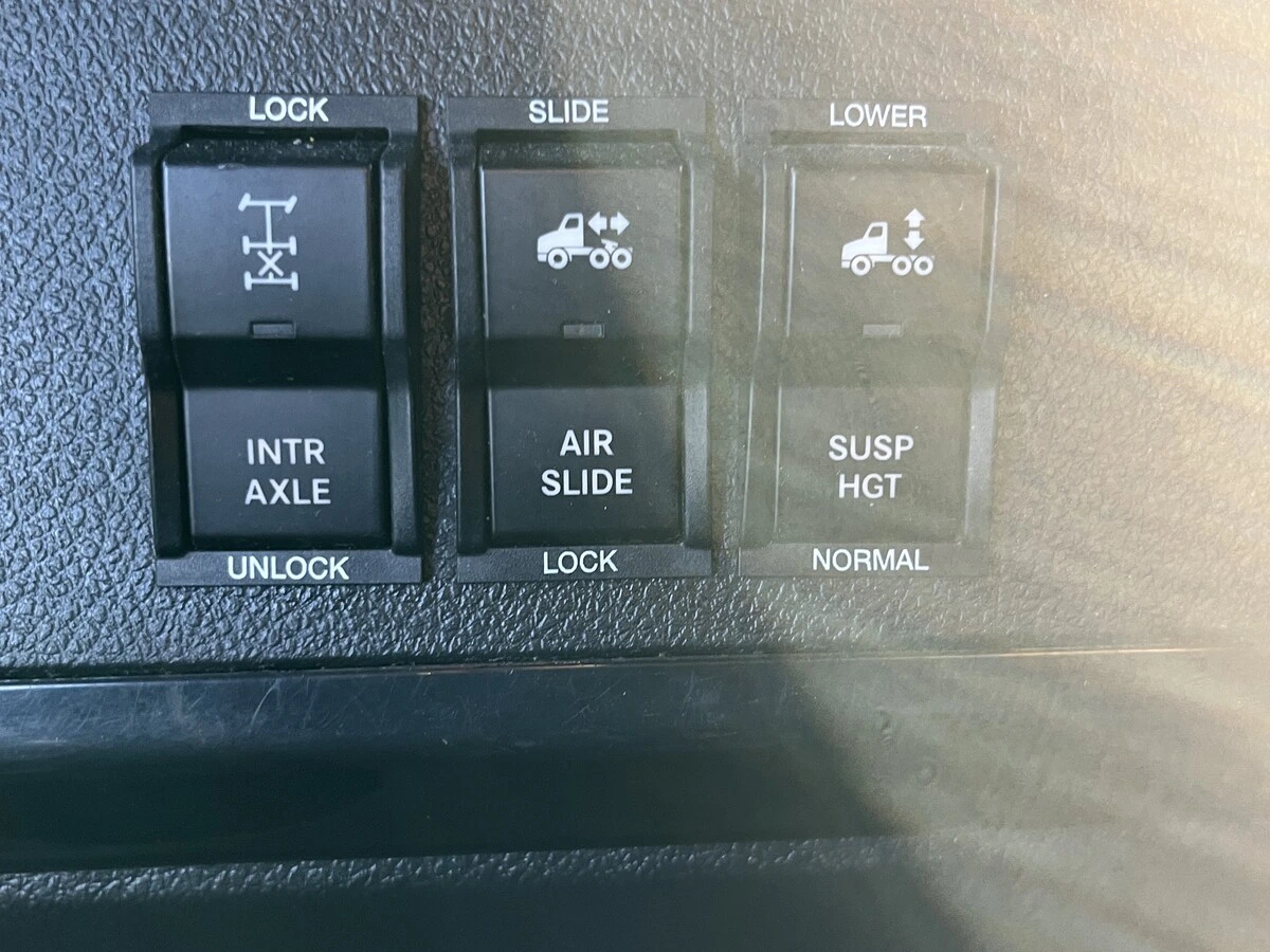 2024 Freightliner Cascadia - image 29