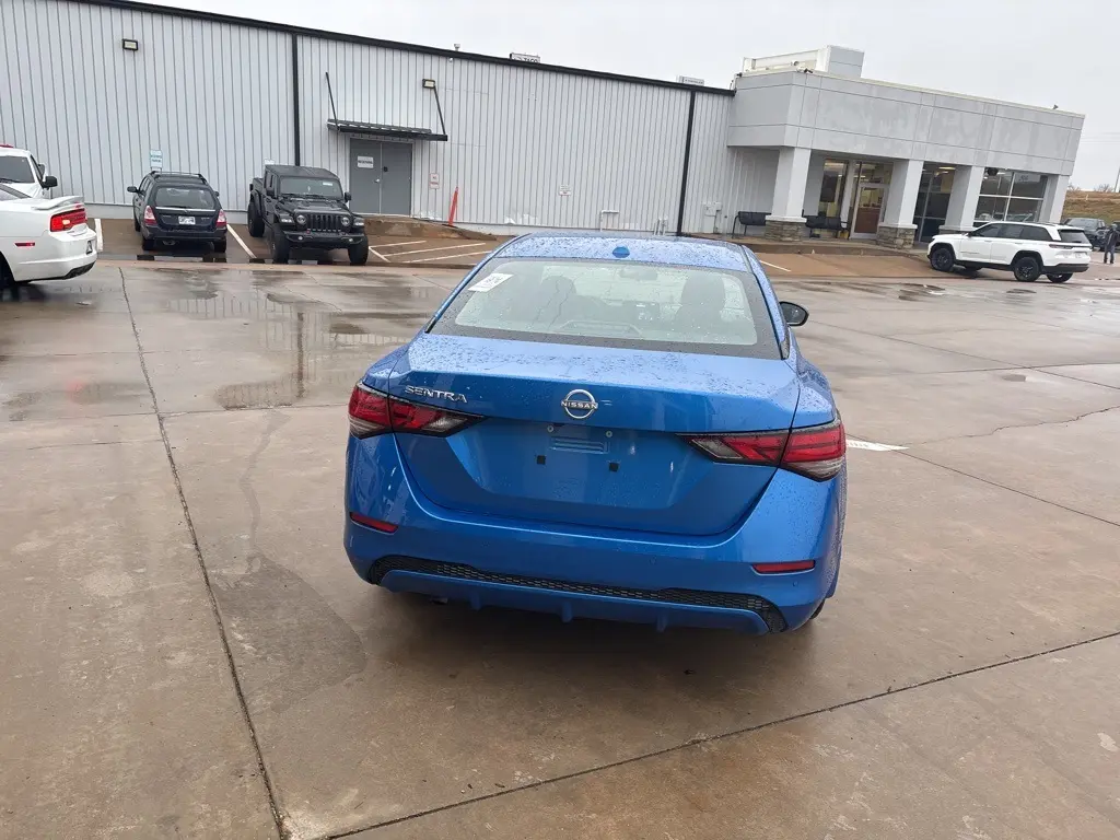 2025 Nissan Sentra SV photo 4
