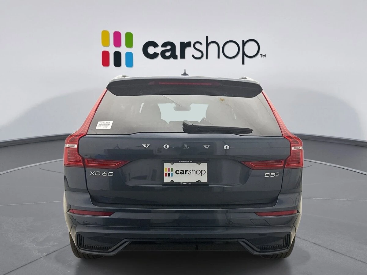 2025 Volvo - image 4