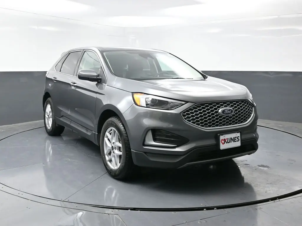2024 Ford Edge SEL photo 2