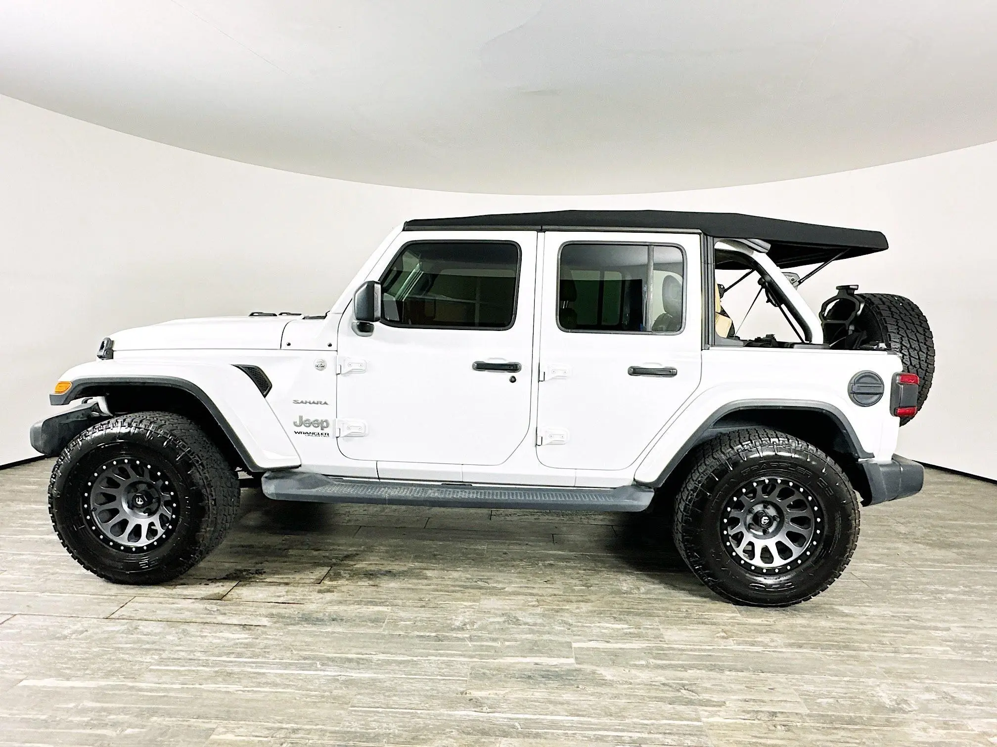 2019 Jeep Wrangler Unlimited Sahara photo 7