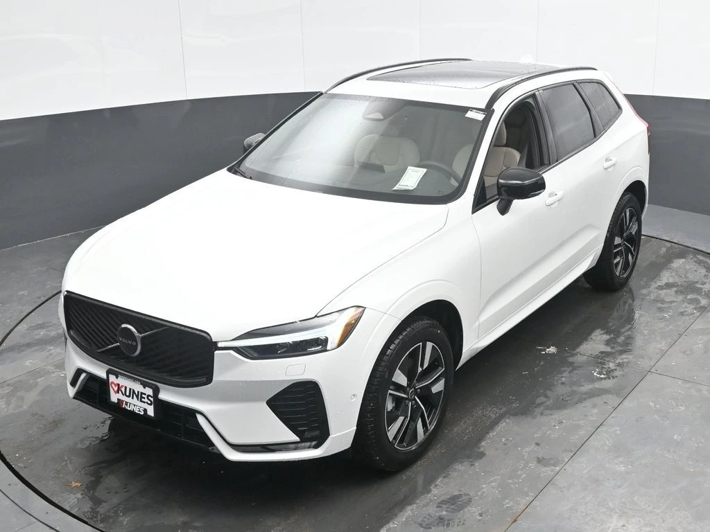2026 Volvo - image 33