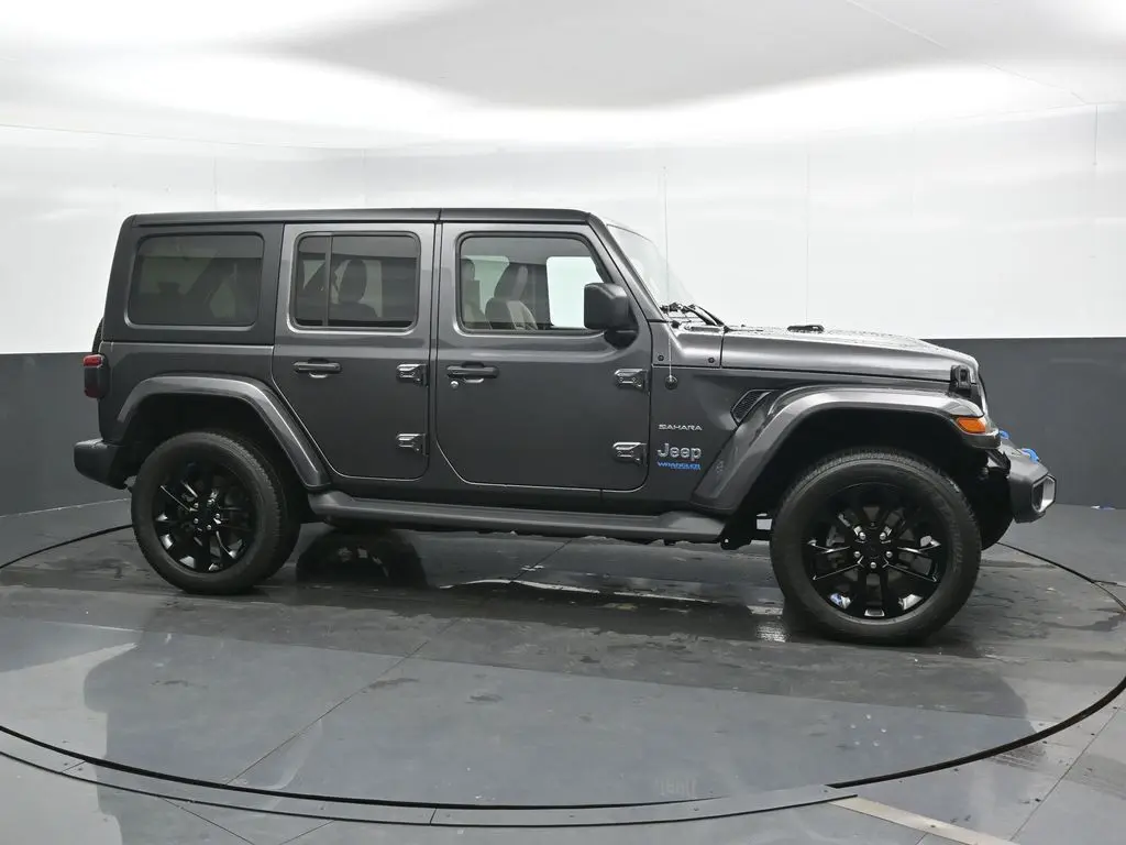 2022 Jeep Wrangler Unlimited Sahara 4xe photo 2