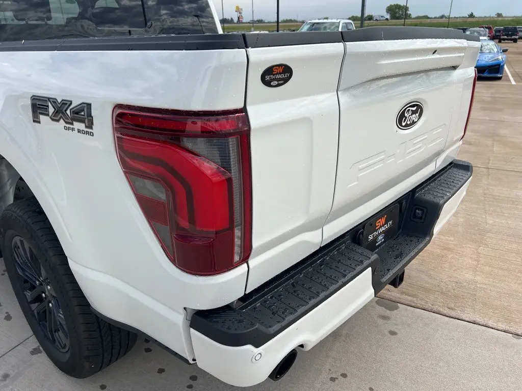 2025 Ford F-150 Lariat photo 8