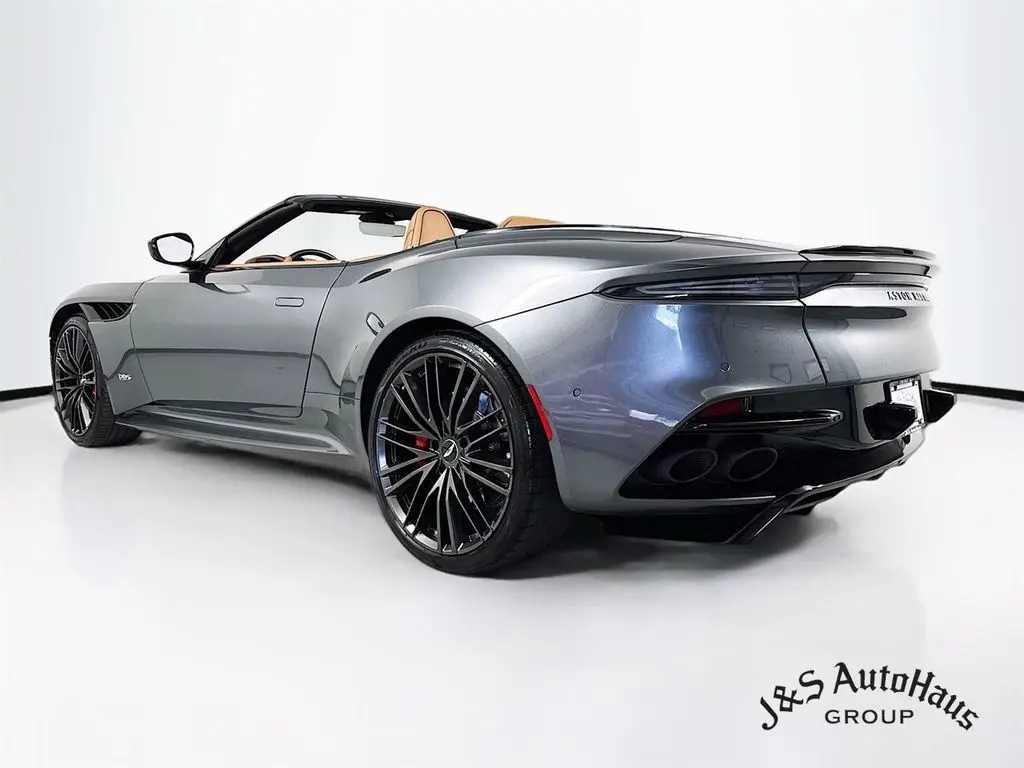 2021 Aston Martin DBS photo 5