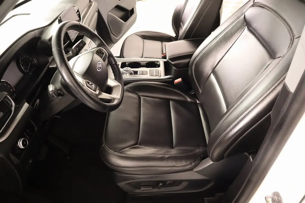 2023 Ford Explorer XLT photo 10