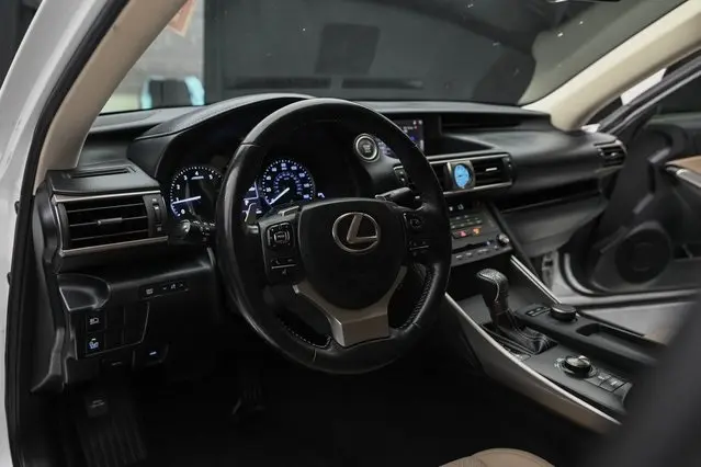 2019 Lexus IS 300 photo 24