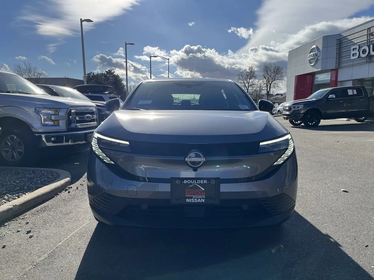 2026 Nissan Leaf S photo 3