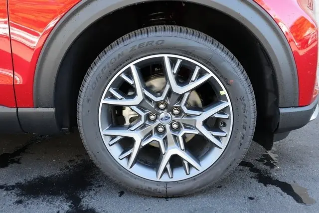 2025 Ford Explorer Platinum photo 13