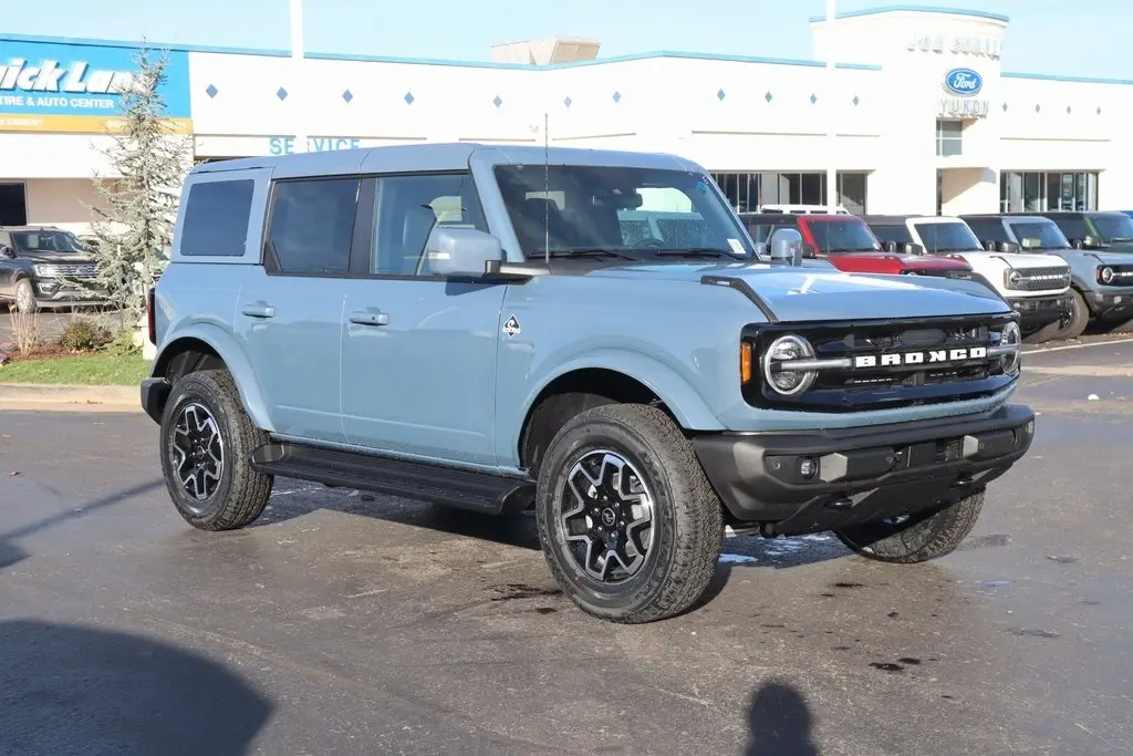 2025 Ford Bronco 4-Door Outer Banks's photo