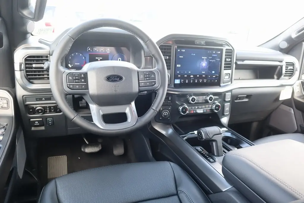 2025 Ford F-150 Lariat photo 2