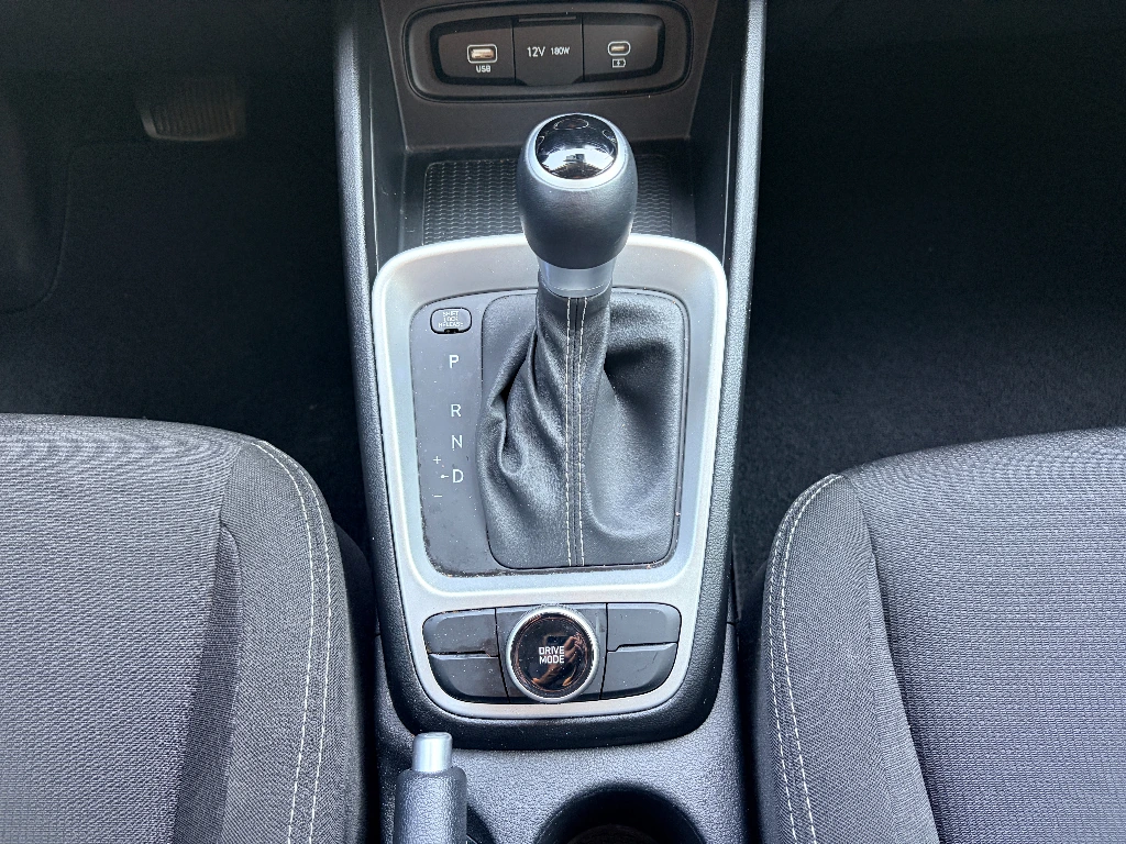 2025 Hyundai Venue SEL - Photo 20