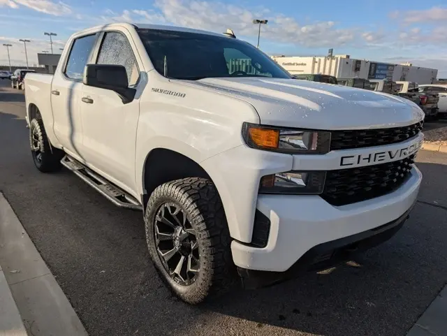 2019 Chevrolet Silverado 1500 Custom photo 2