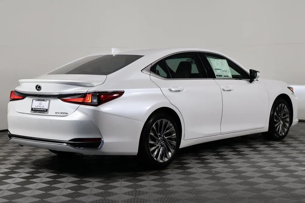 2025 Lexus ES 300h Luxury photo 2
