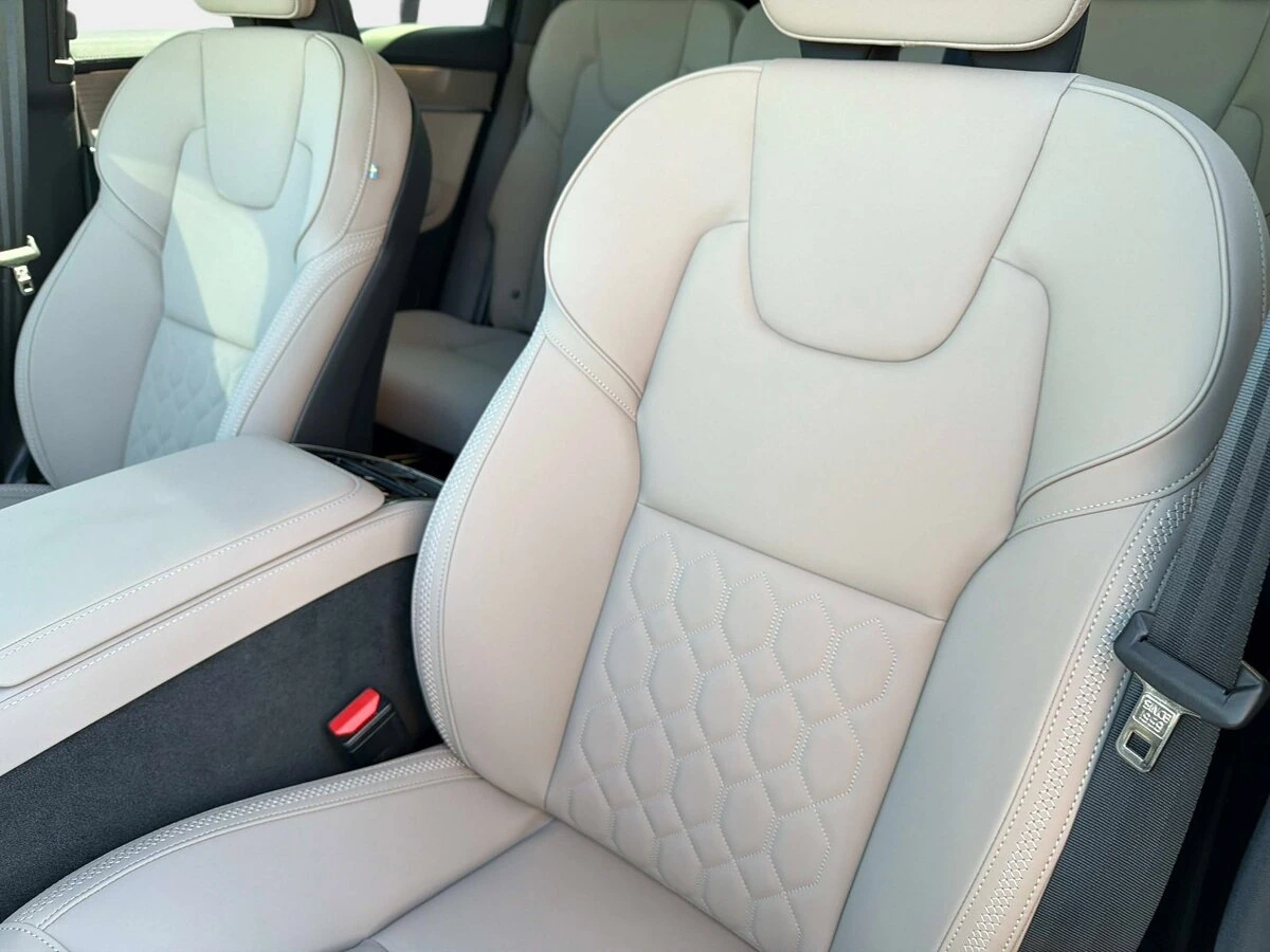 2026 Volvo - image 17