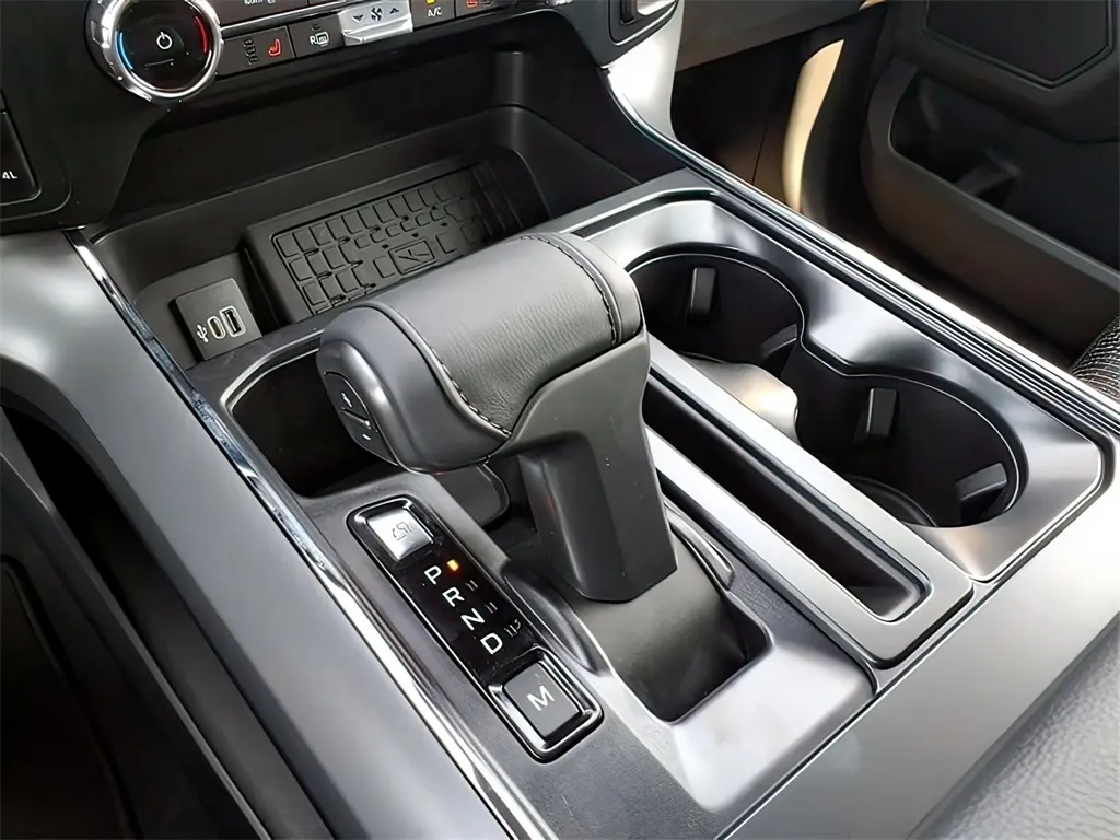 2025 Ford F-150 XLT photo 9