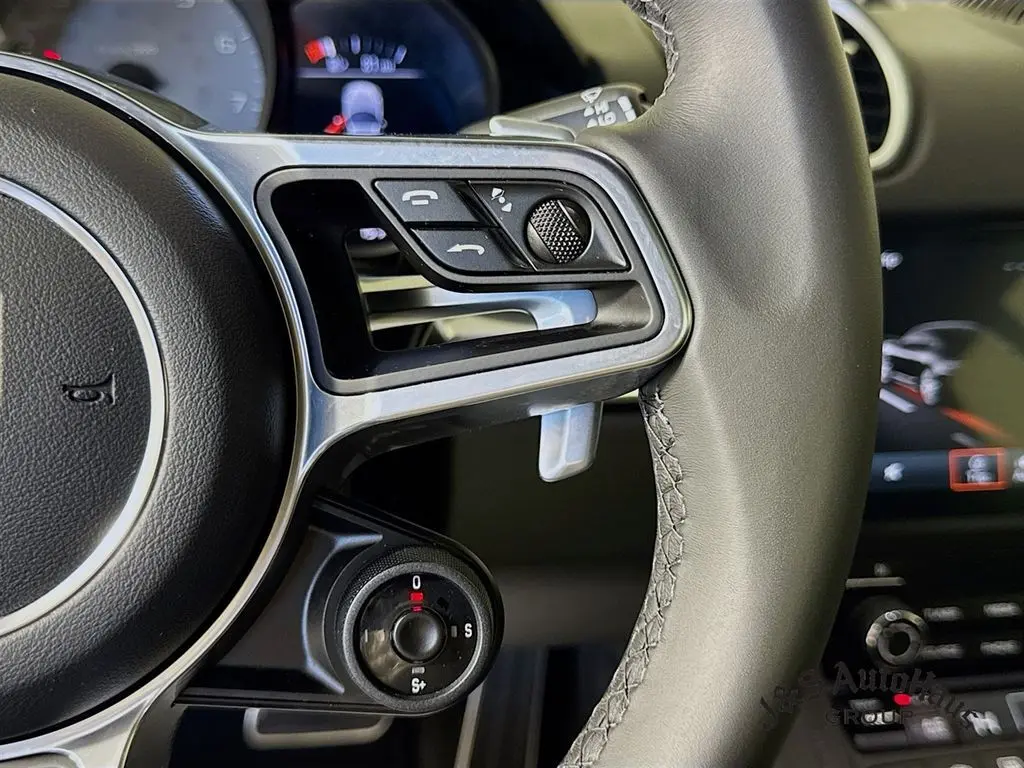 2025 Porsche Cayman S photo 14