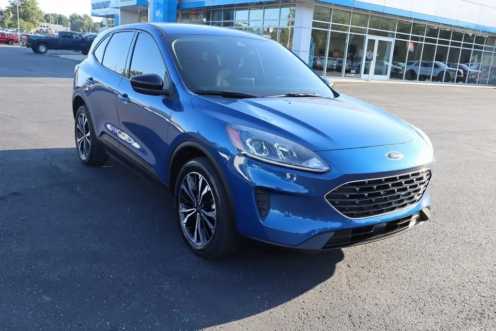 2022 Ford Escape SE photo 2