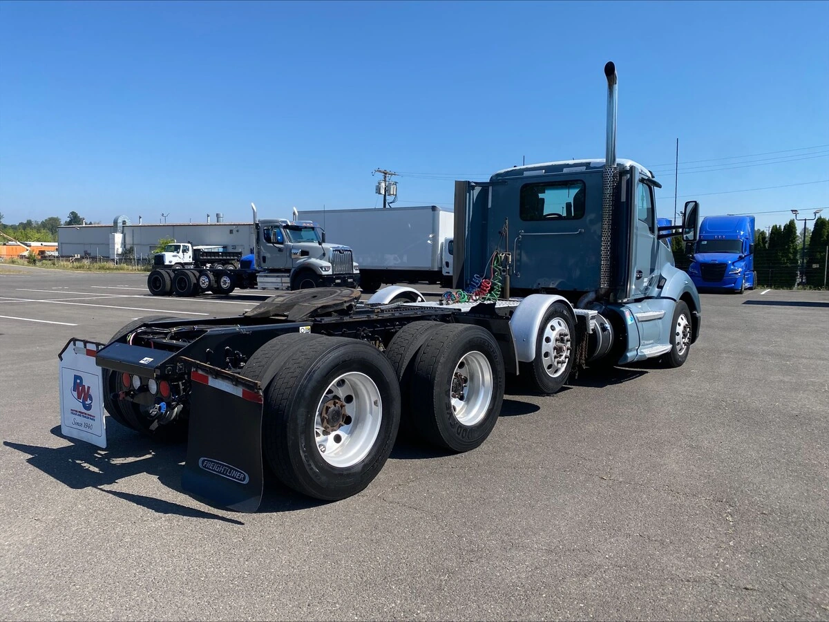 2017 Kenworth T680 — photo 5
