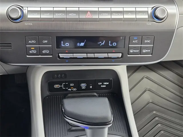 2026 Hyundai Kona SEL photo 17