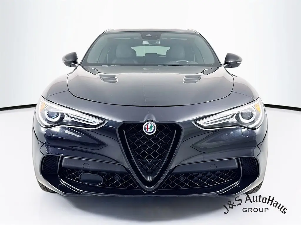 2021 Alfa Romeo Stelvio Quadrifoglio photo 2