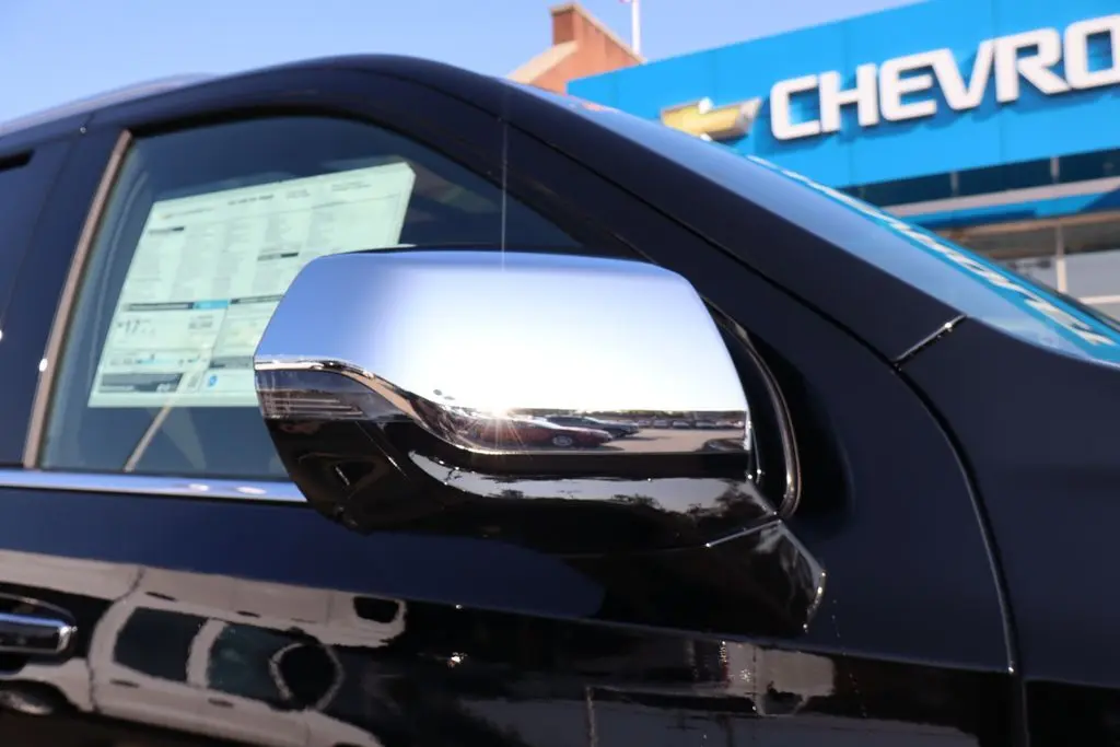 2025 Chevrolet Tahoe Premier photo 2