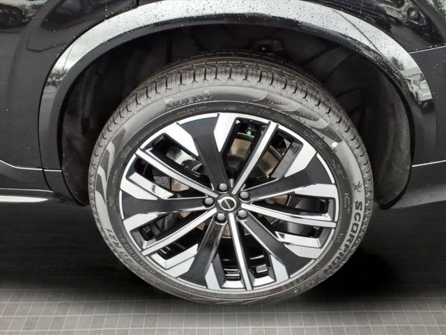 2026 Volvo - image 9