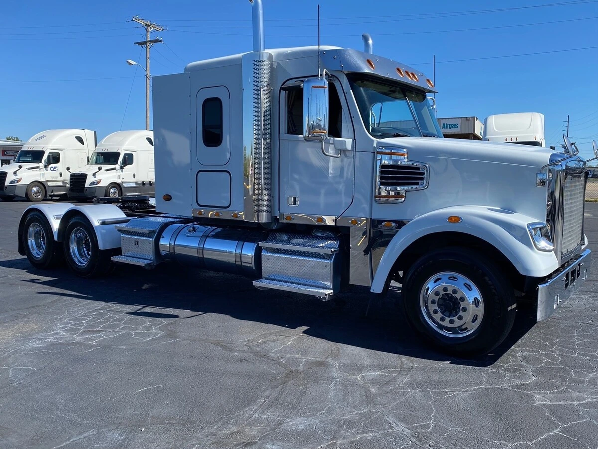 2023 Freightliner 122SD — photo 7