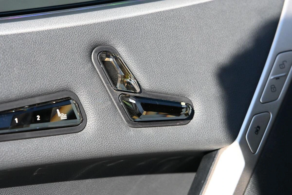 2024 BMW iX Base - Photo 12